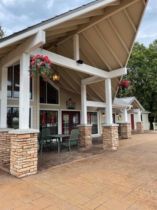 Penthouse Suite At Holiday Hills Book Today Branson Bagian luar foto